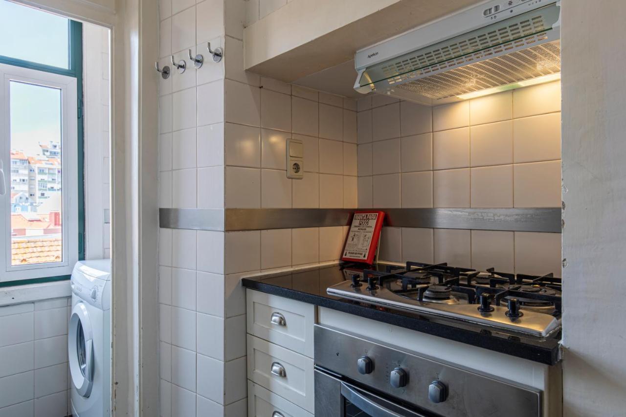 Typical 2Bdr Apartment In Lisbon By Lovelystay Bagian luar foto