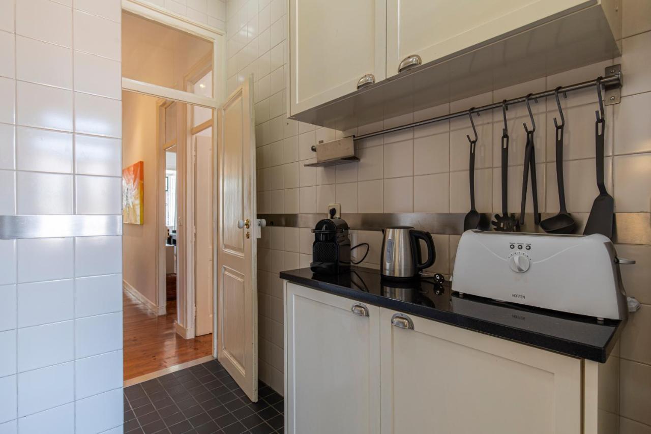 Typical 2Bdr Apartment In Lisbon By Lovelystay Bagian luar foto